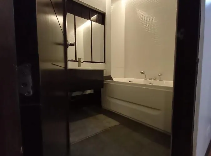 Adorable - Hot Tub Guest house Manila